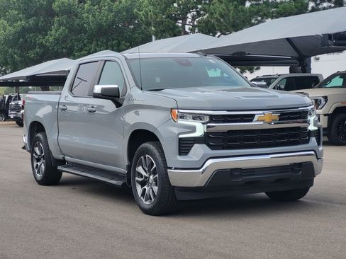Used 2024 Chevrolet Silverado 1500 LT AWD/4WD image 3