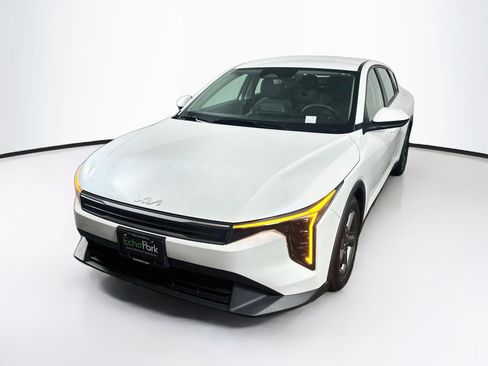 Used 2025 Kia K4 FWD image 3