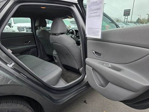 Used 2024 Hyundai Elantra SEL image 15