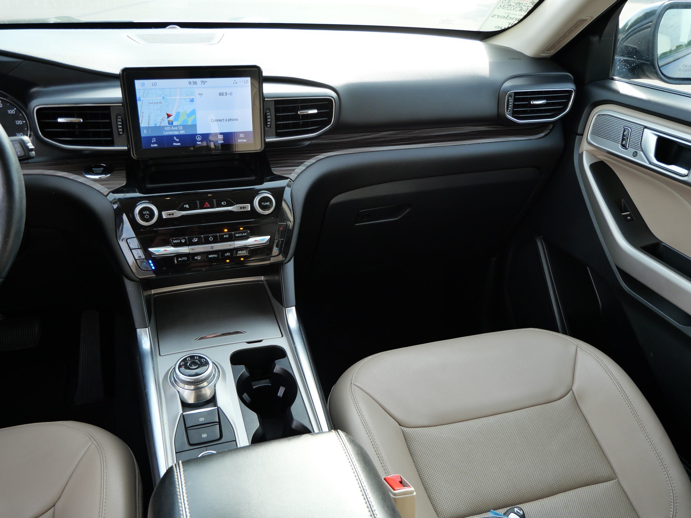 Used 2023 Ford Explorer Limited AWD/4WD image 11