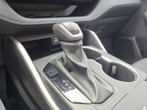 Certified 2025 Toyota Highlander XLE FWD image 36