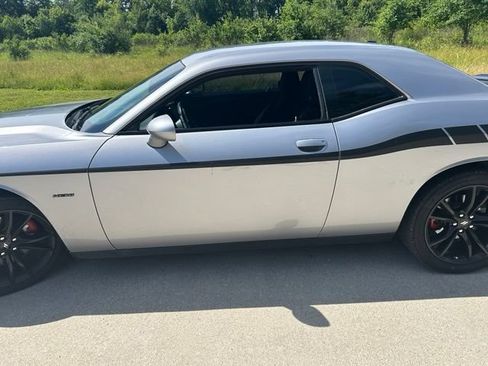 Used 2017 Dodge Challenger R/T w/ Blacktop Package RWD image 5