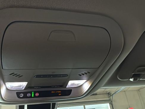Used 2019 Buick Enclave Essence AWD/4WD image 34