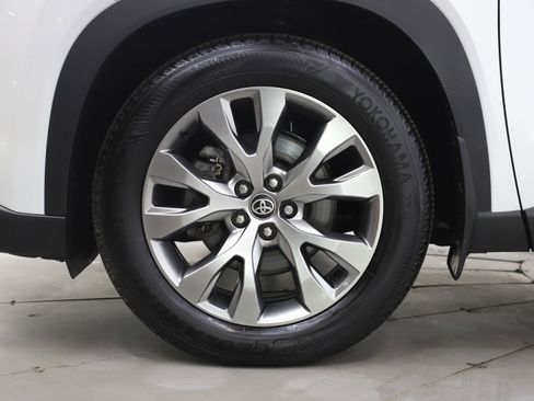 Used 2024 Toyota Grand Highlander Limited image 32