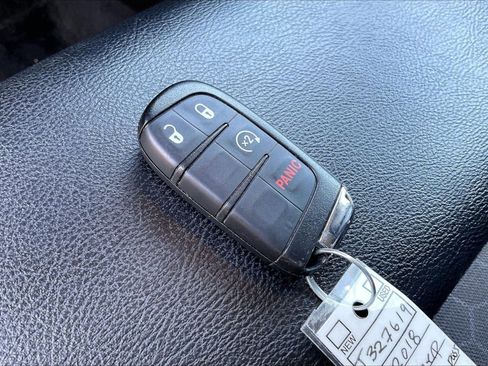 Used 2018 Jeep Compass Latitude w/ Popular Equipment Group FWD image 11