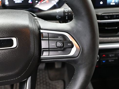 Used 2024 Jeep Compass Latitude w/ Convenience Group AWD/4WD image 30