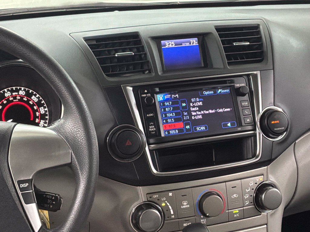 Used 2013 Toyota Highlander FWD w/ Cold Weather Pkg image 12