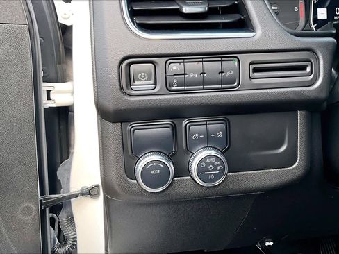 Used 2021 GMC Yukon XL SLT w/ SLT Premium Package image 36