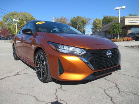 Used 2025 Nissan Sentra SR w/ SR Premium Package image 8