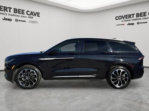 Used 2024 Lincoln Nautilus Reserve image 2