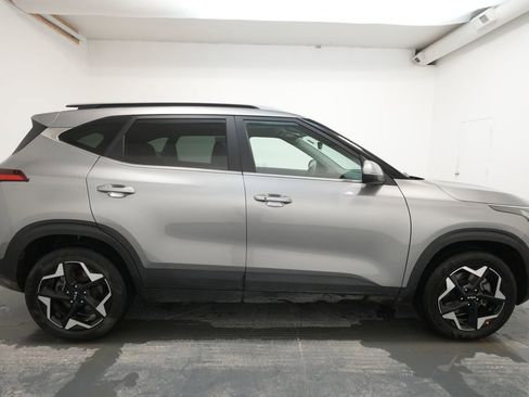 Used 2024 Kia Seltos EX image 10