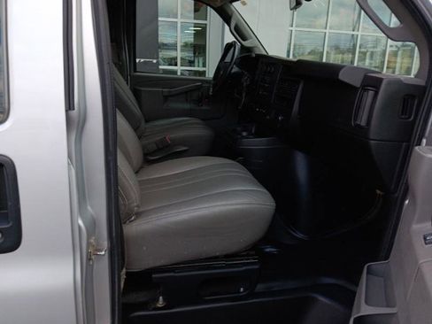 Used 2020 Chevrolet Express 3500 w/ Driver Convenience Package image 24