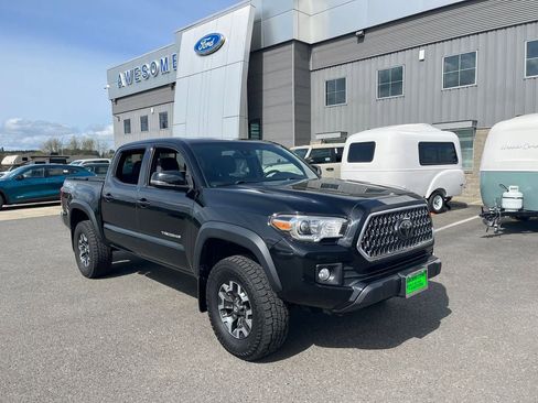 Used 2018 Toyota Tacoma TRD Off-Road AWD/4WD image 8
