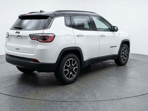 Used 2025 Jeep Compass Trailhawk image 9