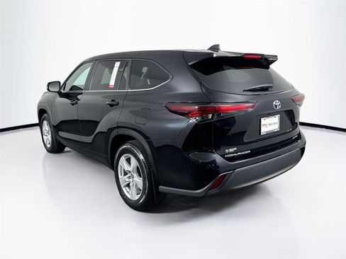 Certified 2024 Toyota Highlander LE image 12