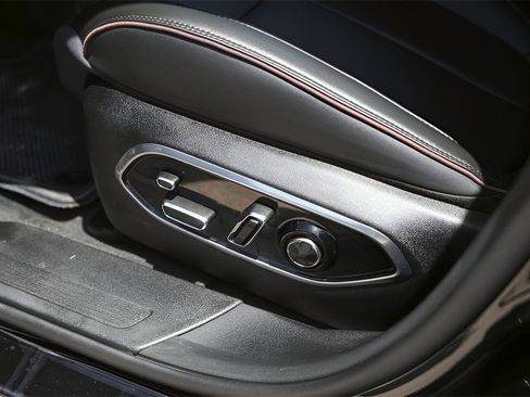 Used 2024 Jeep Wagoneer Launch Edition image 8