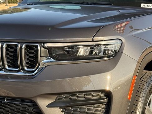 New 2025 Jeep Grand Cherokee Laredo X w/ Luxury Tech Group I image 11