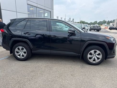 Used 2022 Toyota RAV4 LE AWD/4WD image 2