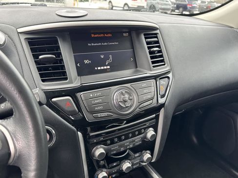 Used 2017 Nissan Pathfinder SV image 24
