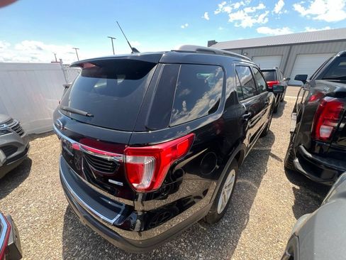 Used 2018 Ford Explorer XLT w/ Equipment Group 202A AWD/4WD image 17
