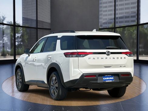 Used 2023 Nissan Pathfinder SV image 5