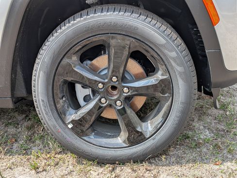 New 2026 Jeep Grand Cherokee Limited w/ Limited Altitude Package RWD image 10