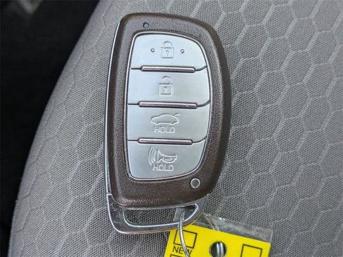 Used 2023 Hyundai Elantra Blue image 24