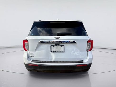 Used 2020 Ford Explorer XLT RWD image 4