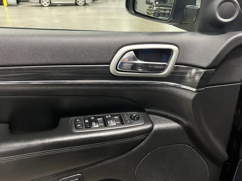 Used 2020 Jeep Grand Cherokee Limited image 17