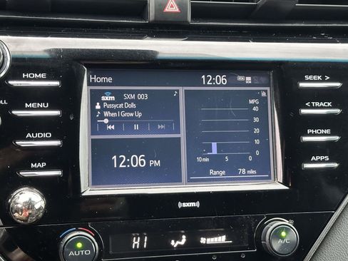 Used 2020 Toyota Camry SE image 9