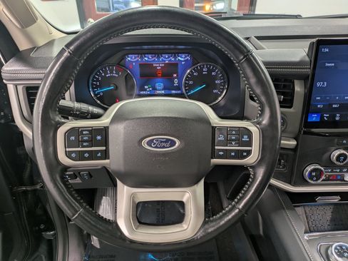 Used 2023 Ford Expedition XLT image 18