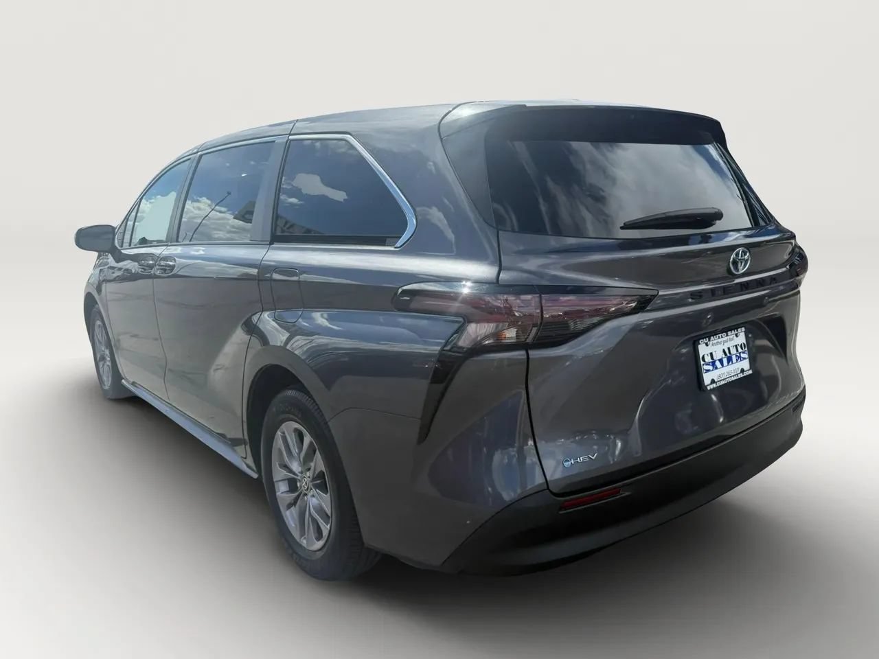 Used 2025 Toyota Sienna LE FWD image 5