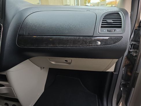 Used 2017 Dodge Grand Caravan SE w/ Power Window Group image 19