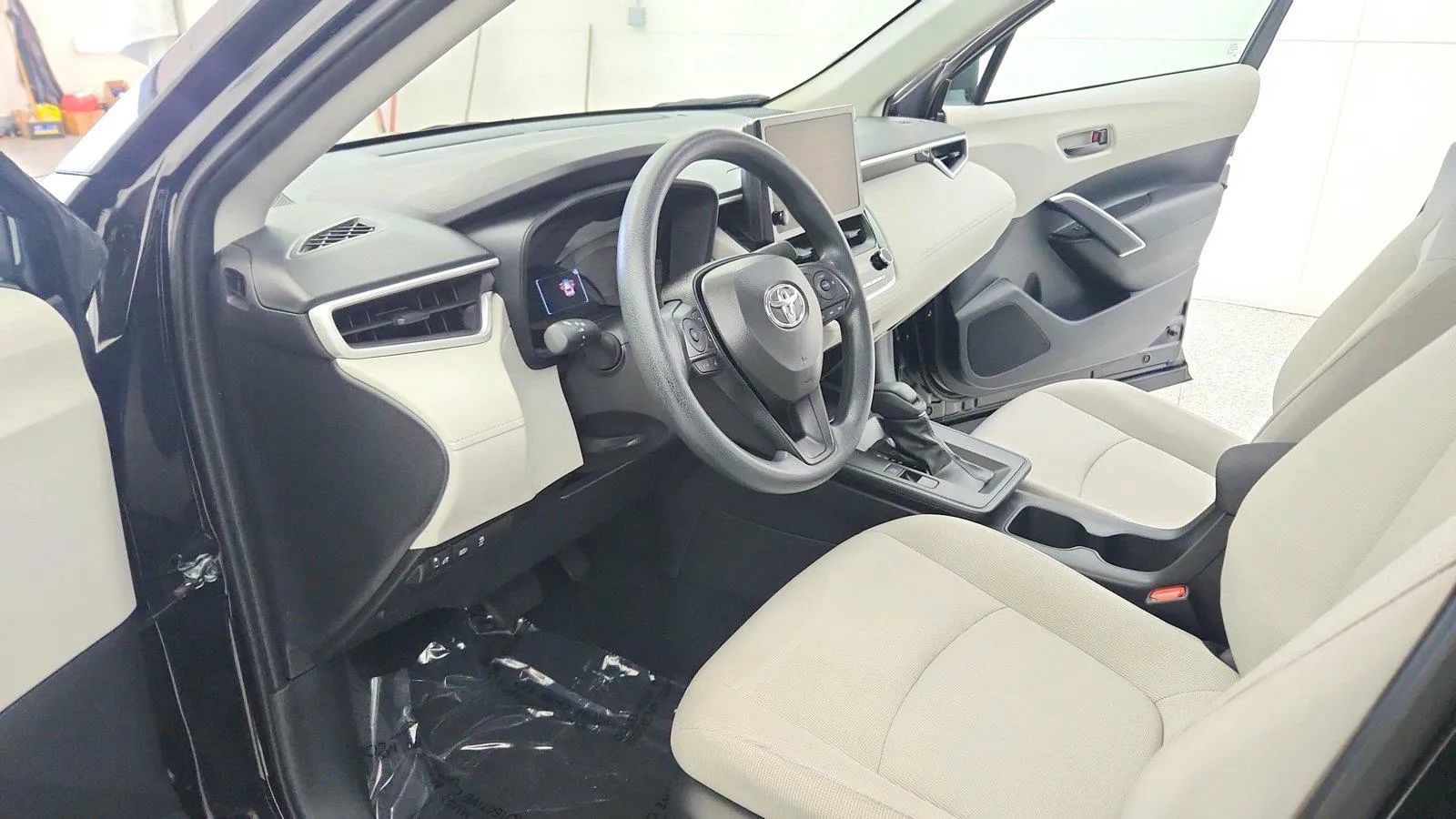 Used 2026 Toyota Corolla Cross L FWD image 14