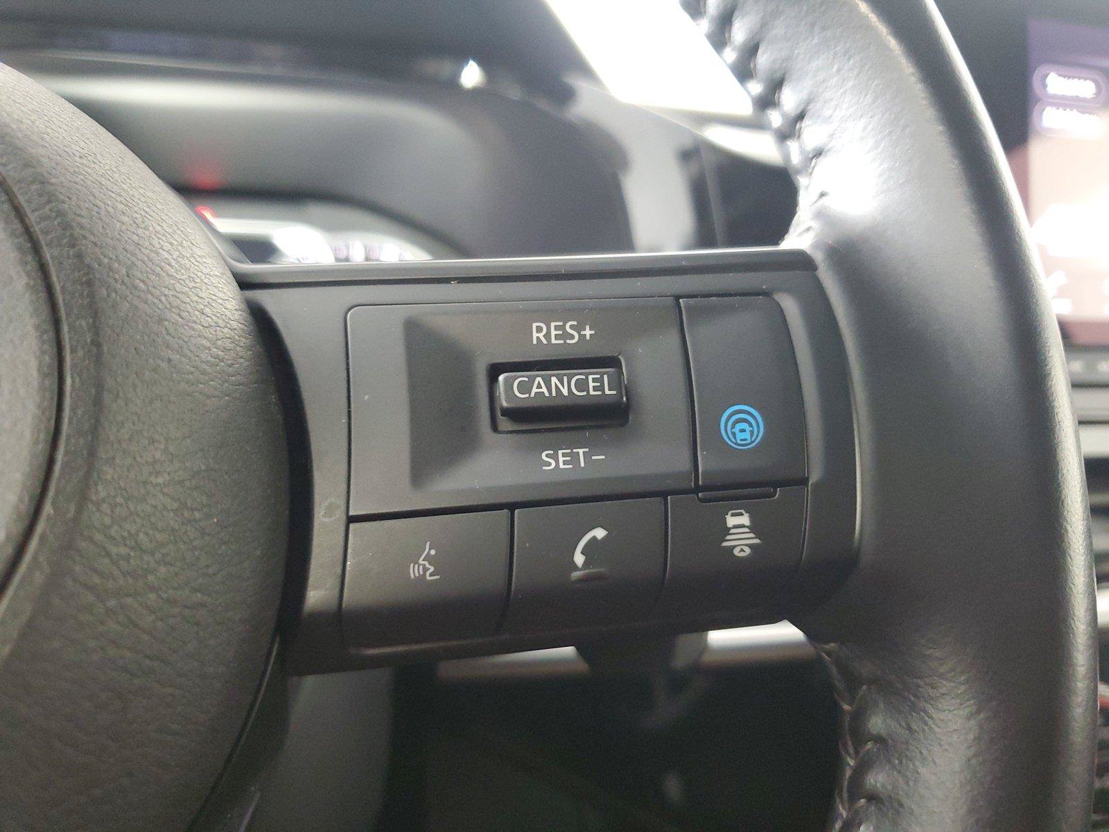 Used 2025 Nissan Pathfinder SV FWD image 24