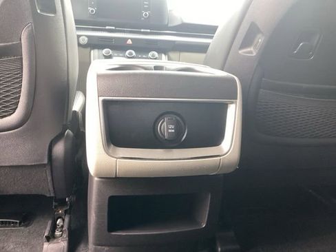 Used 2023 Kia Carnival LX FWD image 18