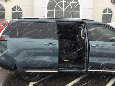 Used 2024 Kia Carnival SX image 16