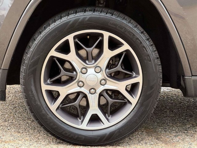 Used 2018 Jeep Grand Cherokee Limited AWD/4WD image 9
