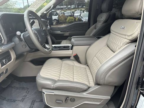 Used 2025 Ford F450 Platinum w/ Platinum Plus Package image 16