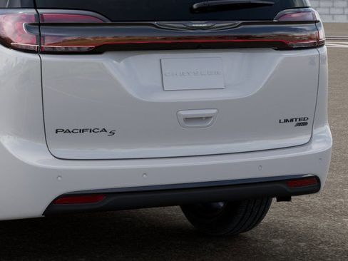 New 2026 Chrysler Pacifica Limited image 13