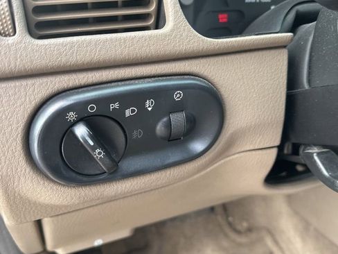 Used 2003 Ford Explorer XLT image 10