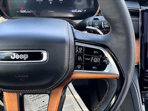 Used 2025 Jeep Grand Cherokee L Summit AWD/4WD image 12