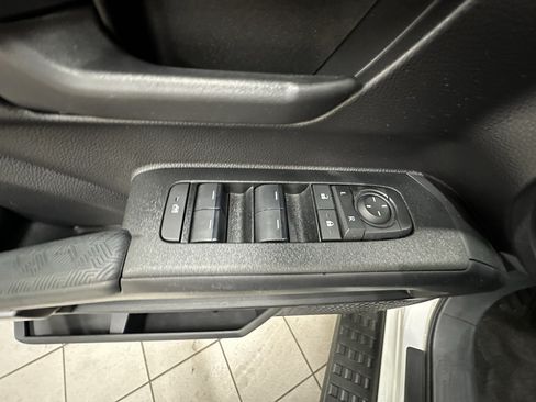 Used 2025 Toyota 4Runner SR5 AWD/4WD image 21