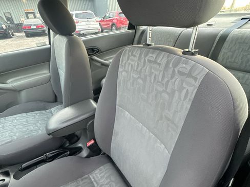 Used 2005 Ford Focus SE image 20