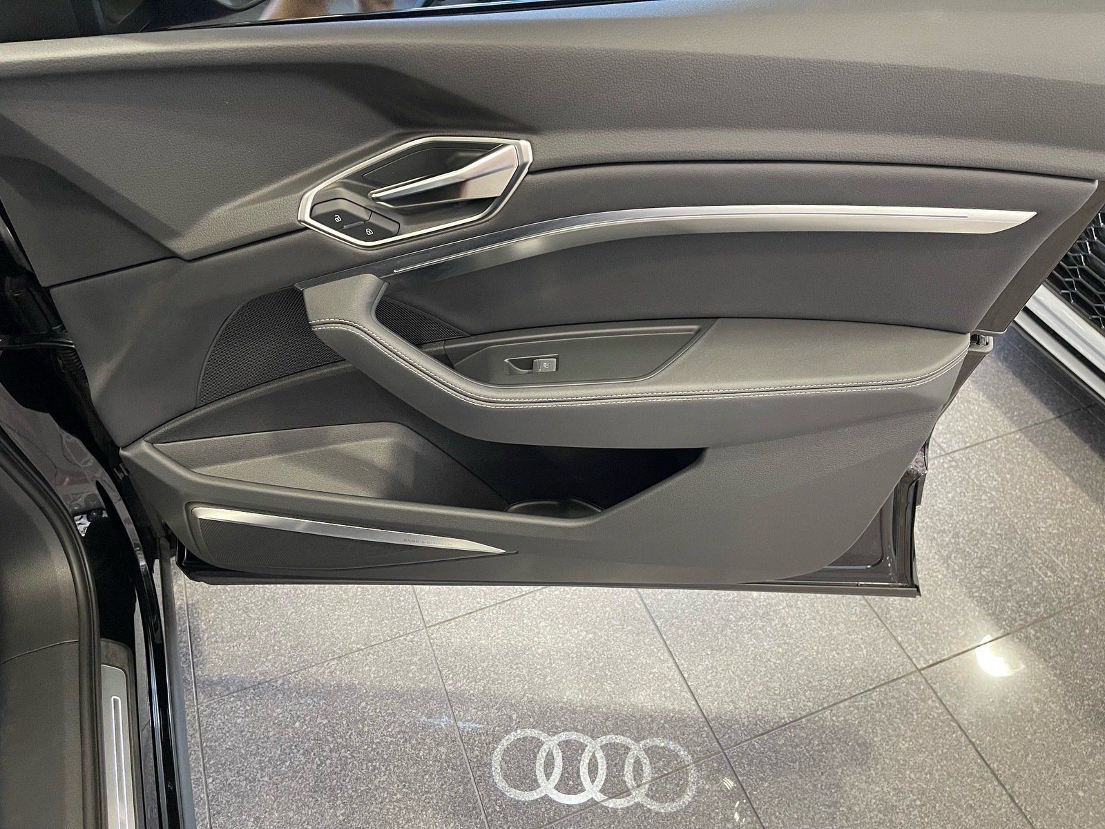 Used 2024 Audi Q8 e-tron Premium Plus w/ Premium Plus Package AWD/4WD image 36