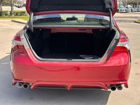 Used 2018 Toyota Camry XSE image 16