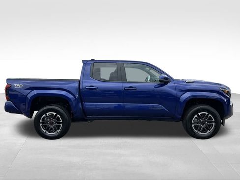 Used 2025 Toyota Tacoma TRD Sport w/ TRD Sport Upgrade Package image 6