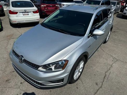 Used 2017 Volkswagen Golf Alltrack SEL image 8