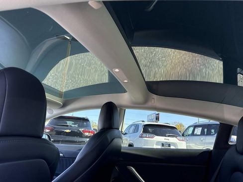 Used 2022 Tesla Model 3 image 17