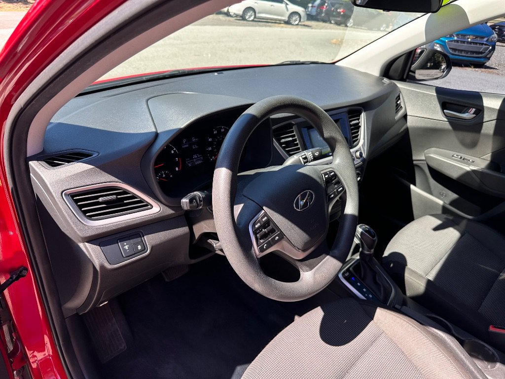 Used 2022 Hyundai Accent SE FWD image 12